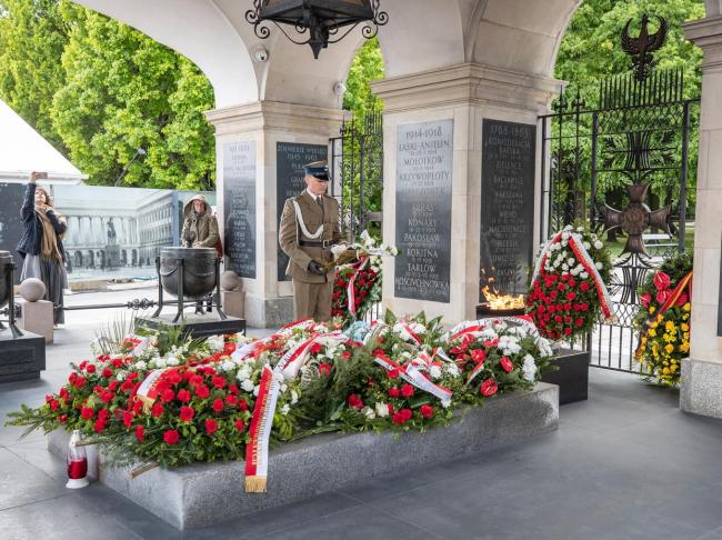 德国又给高市早苗上了一课 正视历史永无止境